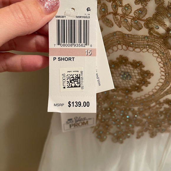 PROM DRESS never been worn brand new - Picture 5 of 9